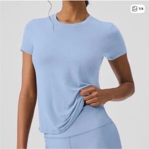NWT ALO YOGA All Day Short Sleeve Tee Winter Frost XS